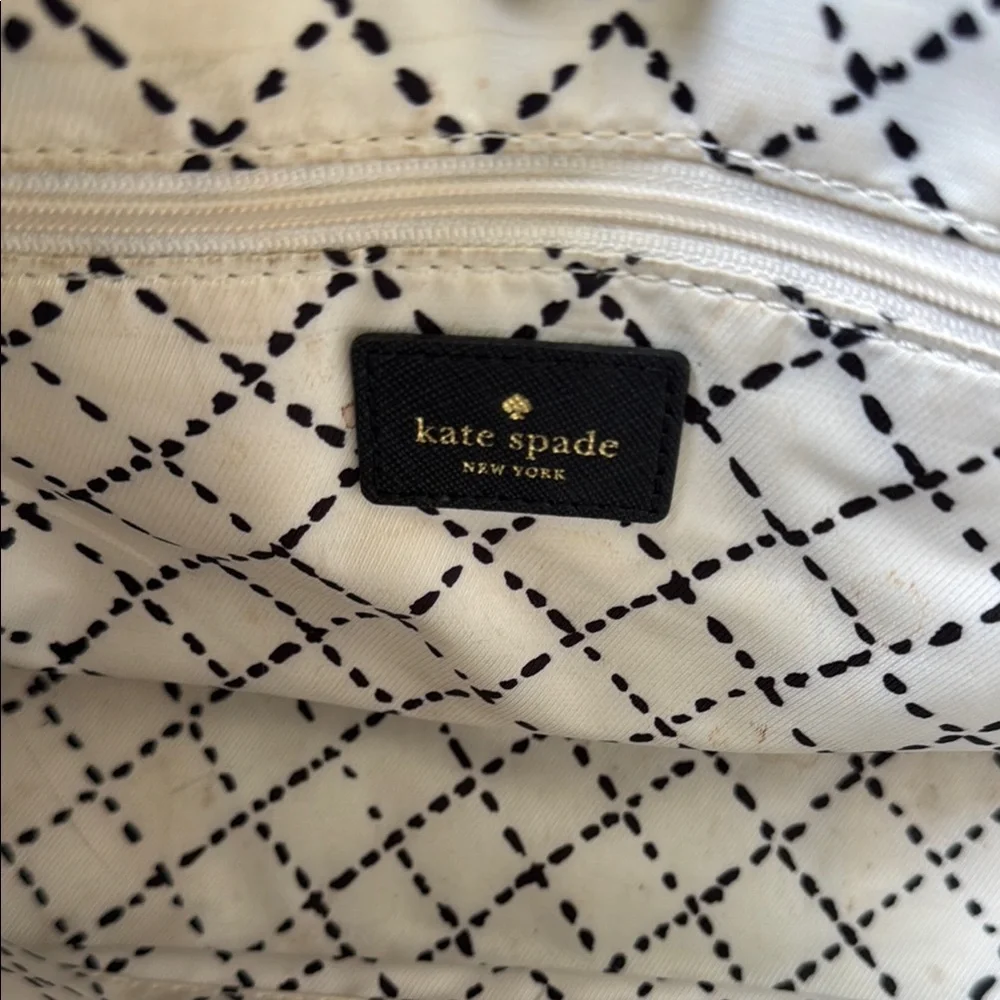 Kate Spade Black Crossbody Bag with Structured Design - Picture 5 of 7